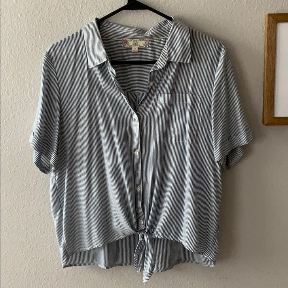 Pink rose button top